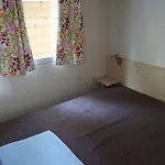 Mobil-home Confortable Avec Terrasse Pour 4 Personnes A - Api-1-52-622 Campingplatz