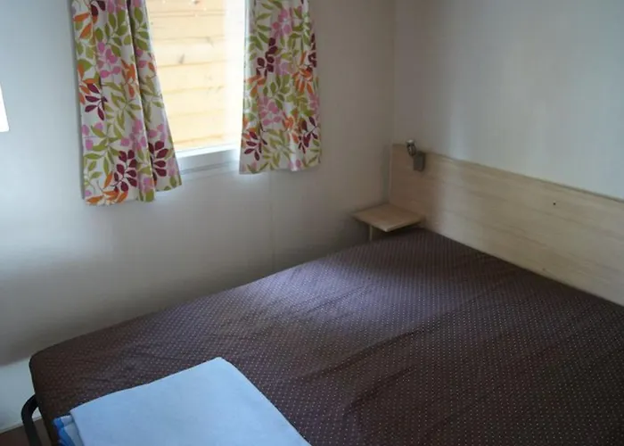 Mobil-home Confortable Avec Terrasse Pour 4 Personnes A - Api-1-52-622 Kemp