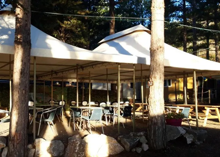 Kemp Mobil-home Confortable Avec Terrasse Pour 4 Personnes A - Api-1-52-622 *